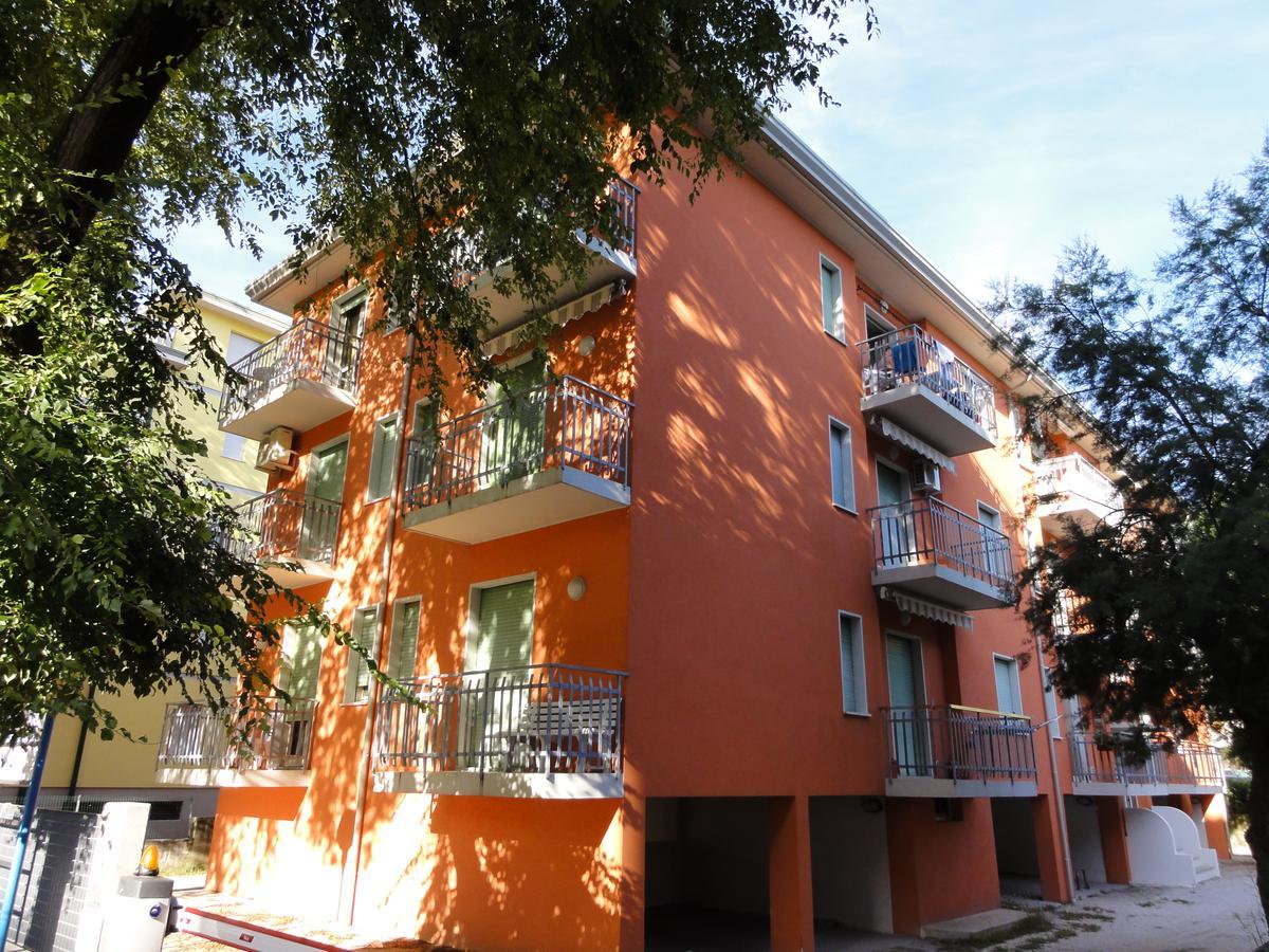 Isolabella - Appartamenti Бибионе Экстерьер фото